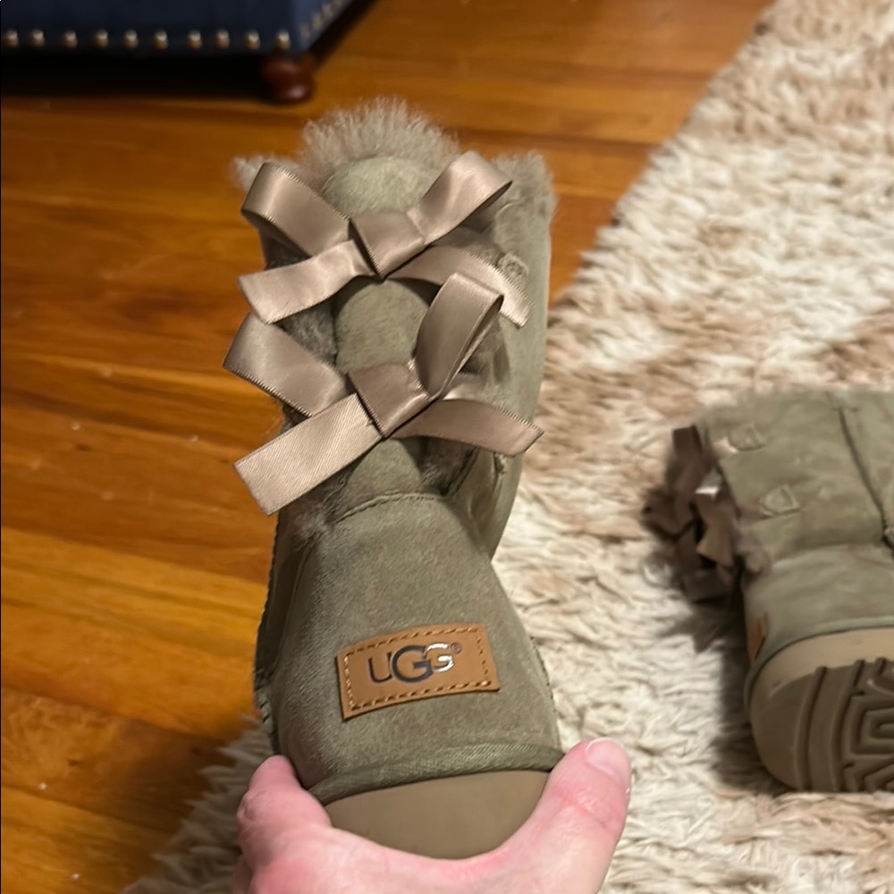 Women's Shearling-Lined Ugg Boots - Picture 3 of 7